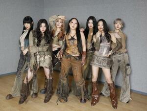 HANAのメンバー。左からNAOKO、KOHARU、MAHINA、CHIKA、MOMOKA、YURI、JISOO=東京都千代田区(撮影・熊谷政宣)