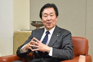 取材に応じる東京ガスの笹山晋一社長=5日、東京都港区