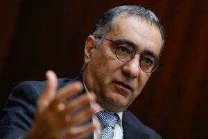 　インタビューに応じるイスラエルのコーヘン駐日大使