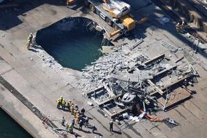 作業員が巻き込まれる事故があった、JFEスチール東日本製鉄所敷地内の作業現場=8日午前9時20分、川崎市川崎区(共同通信社ヘリから)