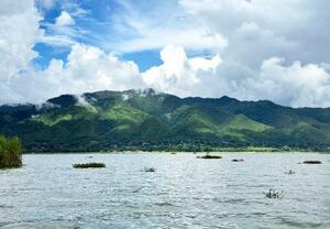 　ミャンマー北東部シャン州の観光名所インレー湖＝６月（共同）