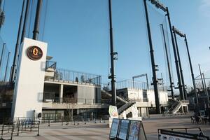 昨年、開業したジャイアンツタウンスタジアム。にぎわいづくりの拠点として期待される＝３月、東京都稲城市