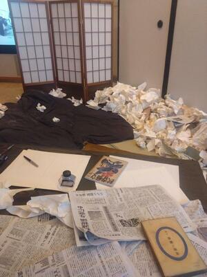 「没後７０年　坂口安吾展　あちらこちら命がけ」の展示。坂口安吾の自宅書斎を再現した一角