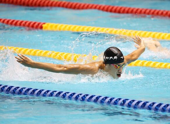 男子400メートル個人メドレー決勝 2位だった根岸歩夢(長岡大手)のバタフライ=広島市