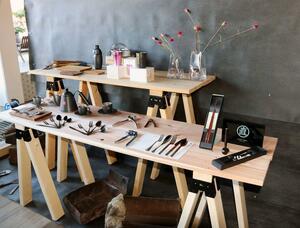 「つたえるツバメサンジョウ・イン・バルセロナ」のブースのイメージ。現地では背景を工場の写真にする＝三条市下保内