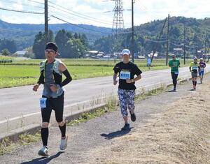 次回大会で30年の歴史に幕を下ろす「えちご・くびき野100キロマラソン」=2024年10月、上越市吉川区