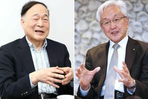 左から森民夫前市長、磯田達伸市長