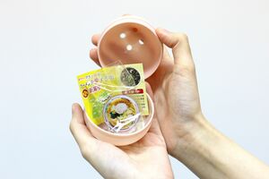 「街ガチャ」第2弾で販売されているキーホルダー(新潟市提供)