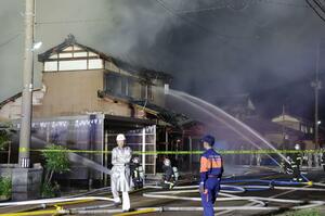 計９棟が被災した火災現場＝９月１０日、新発田市五十公野