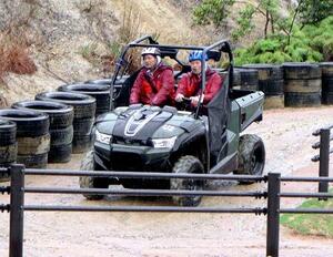 「ネスタリゾート神戸」が報道関係者らに公開した、バギーに乗って楽しむ新アトラクション=15日午後、兵庫県三木市