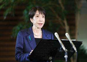 　オンライン会合後に記者団の取材に応じる高市首相＝１５日午後、首相官邸