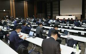 ニデックの不適切会計問題に関して開かれた第三者委員会の記者会見=3日午後、東京都千代田区