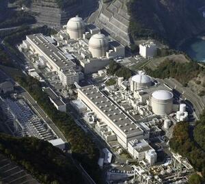関西電力大飯原発。手前から1号機、2号機、3号機、4号機=2024年11月、福井県おおい町