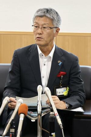 東電が拠出する1千億円の県の配分案を受けて、報道陣の取材に応じた柏崎市の桜井雅浩市長=19日、柏崎市役所