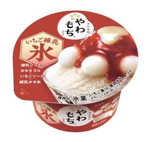 井村屋が夏季限定で発売した「やわもちアイス いちご練乳氷」(井村屋提供)