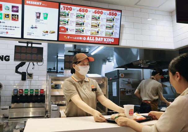１１日にオープンする「バーガーキングイオンモール新潟亀田インター店」＝１０日、新潟市江南区