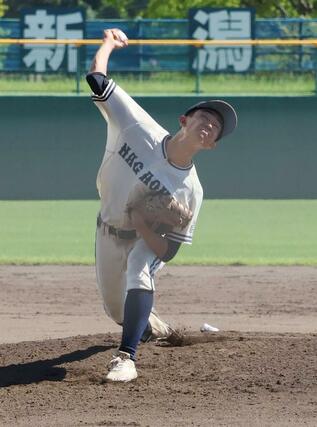 ２回を投げ、無失点に抑えた長岡の諸橋和弥＝９月１１日、柏崎市の柏崎市佐藤池野球場