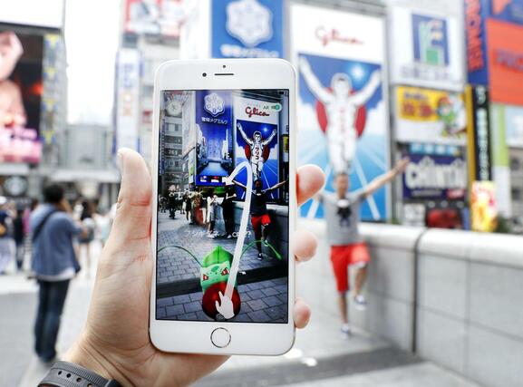２０１６年、大阪・道頓堀の風景が映し出された「ポケモンＧＯ」の画面
