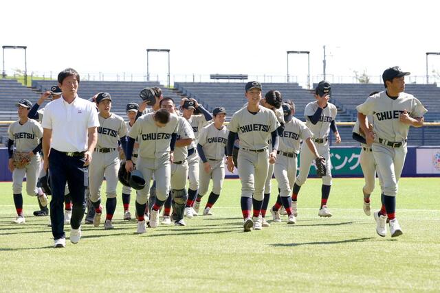 北越－中越　北越に勝利した中越ナイン＝エコスタ