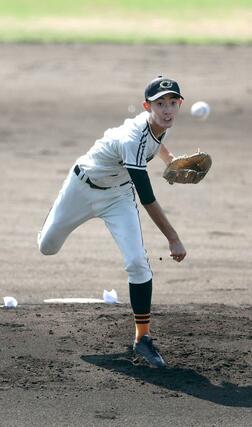 長岡商－東京学館　８回１失点と好投した長岡商の目黒愁汰＝新発田市五十公野