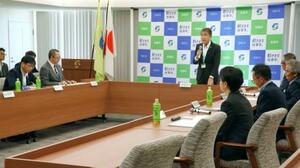 佐賀市役所で開かれたオスプレイ佐賀配備計画を巡る協議会の初会合=3日午前