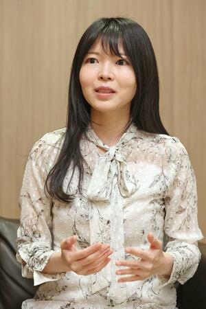 リサイタルへの抱負などを話す山田磨依さん=新潟市中央区