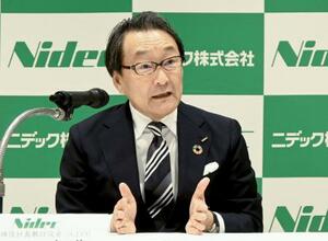 定時株主総会後、記者会見するニデックの岸田光哉社長=20日午後、京都市下京区