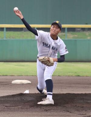 十日町-開志学園 十日町の1年生先発、前川陽光=新発田市五十公野運動公園野球場