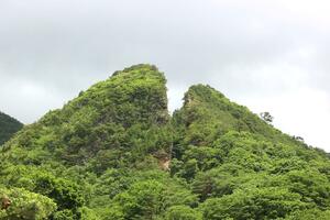 「佐渡島(さど)の金山」のシンボル「道遊の割戸」=佐渡市