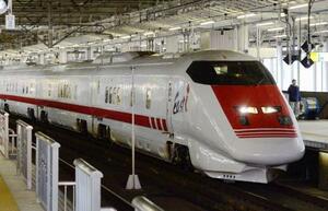 JR東日本の「イーストアイ」=2016年2月、JR仙台駅
