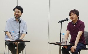 「ハヤカワ新人賞出身作家対談」に登壇した作家・小川哲さん(左)、作家・逢坂冬馬さん(右)。 (C)oricon ME inc.