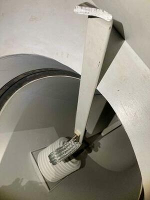 東京電力柏崎刈羽原発6号機の破損した部品「接地導体」=15日、新潟県(東電提供)