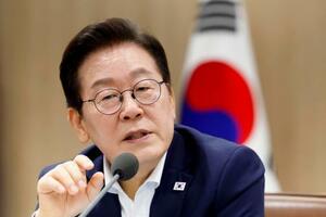 　２２日、ソウルの韓国大統領府で開いた会議で発言する李在明大統領（聯合＝共同）