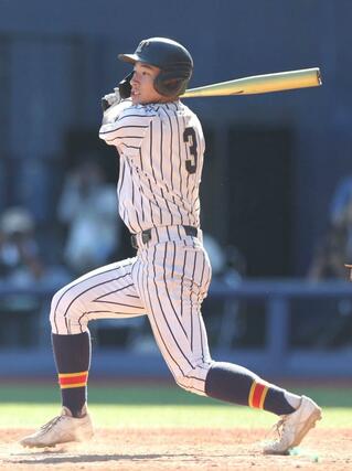 新潟産大付-帝京長岡 9回帝京長岡2死三塁、井野元爽生が意地の適時打を放ち6-8=7月24日、新潟市中央区長潟のハードオフ・エコスタジアム