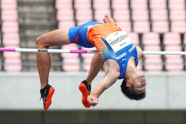 男子走高跳決勝 優勝した長谷川直人(サトウ食品アルビRC)=デンカビッグスワン