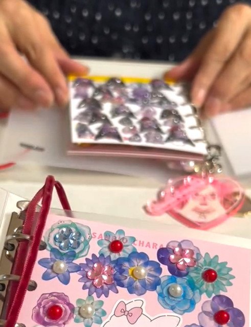 73歳おばあちゃんのシール帳がすごい、280万再生の大反響「その発想は