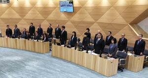 東京電力柏崎刈羽原発の再稼働を求める請願を採決する柏崎市議会=3月21日