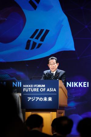 講演する岸田元首相=9日午後、東京都千代田区