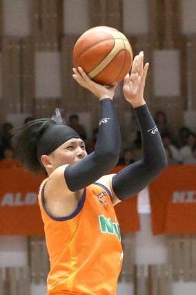 長谷川智伸が３Ｐシュートを決めて８４－８４＝アオーレ長岡（長岡支社・芳本卓也）