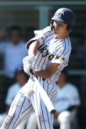 開志学園－帝京長岡　８回帝京長岡無死満塁、松本覇がコールド勝ちを決める左前適時打を放ち８－１＝三条パール