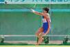陸上女子・ハンマー投げ決勝 43メートル58で25位の大滝真絢(開志国際)の3投目=7月28日、博多の森陸上競技場