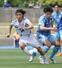 新潟医福大-JAPANサッカーカレッジ 前半、駆け上がるJSCの大野秀和=新発田市