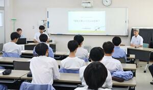 塩沢商工高で行われた小島電設による出張授業=南魚沼市泉盛寺