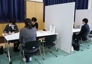 障害のある人を対象に開かれた合同就職面接会=上越市木田1