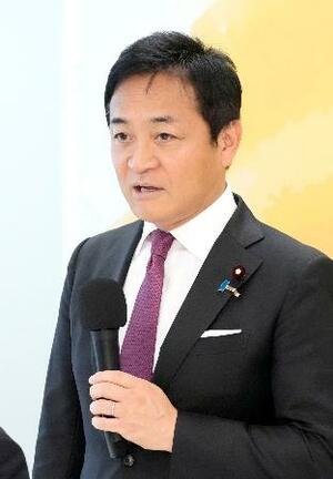 国民民主党の両院議員懇談会で発言する玉木代表=17日午前、国会