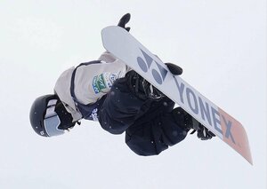 練習する女子ハーフパイプの冨田せな=サンモリッツ(共同)