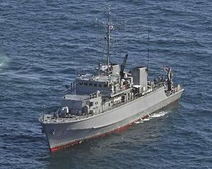 海上自衛隊の掃海艇「いずしま」=2024年11月、福岡県宗像市沖