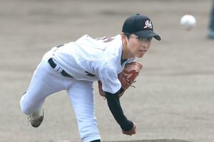 三条-巻総合 5回力投した巻総合の先発・長谷川楓=新発田市五十公野
