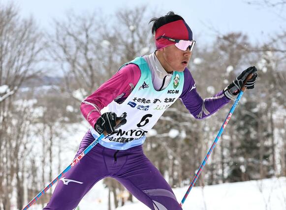 男子複合　後半距離で力走する清水優貴（新井）＝２月９日、北海道名寄市のなよろ健康の森クロスカントリーコース