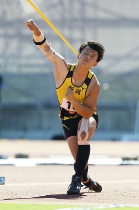 少年男子Ａやり投げ決勝　１５位の玉井雄飛（開志国際高）＝佐賀市のＳＡＧＡスタジアム